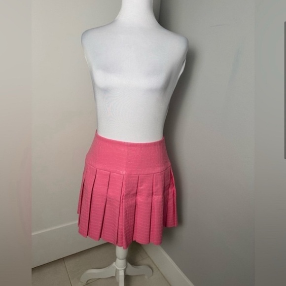 Alice + Olivia Emilie Pleated Faux Leather Mini Skirt/Size 4 - Picture 3 of 10